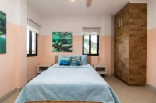 Gold Standard | Tropic Suite Hotel a 