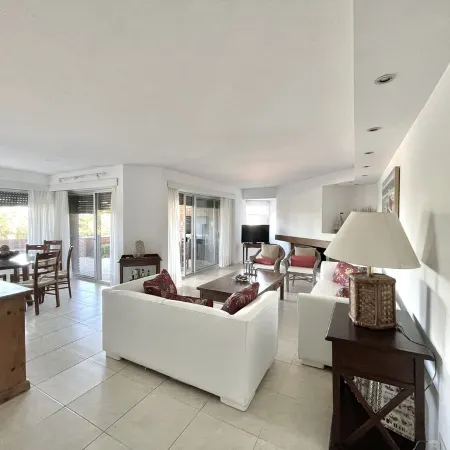 Punta del Este Spacious apartment in front of the beach with housekeeping