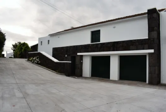 View of the Sea. Large Private Garden - Free wifi