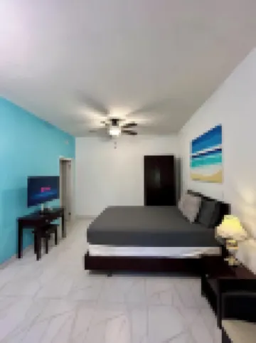 Cozy studio with AC and WiFi in soothing Venetian Road Settlement