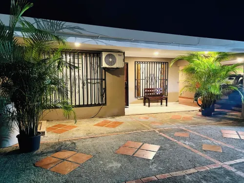 Private residential home for 8 with private pool; 5 min walk to Jacó Beach.