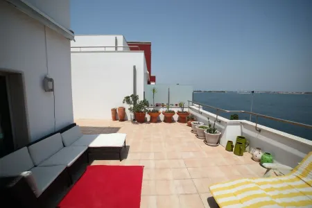 House with shared pool and garage 100 meters from the beach and overlooking the Ria