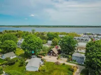 Driftwood Cottage @  Saybrook Point Marina, 2 King Beds - Wifi