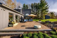 Waterfront oasis in heart of Berkshires Hotels in Sandisfield