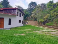 Your Perfect Home Away From Home! Hotels near Garden and House cr