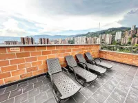 Lux Penthouse: By Medellín, Great Dining, Nightlife, Fast Wifi & Self Check-in