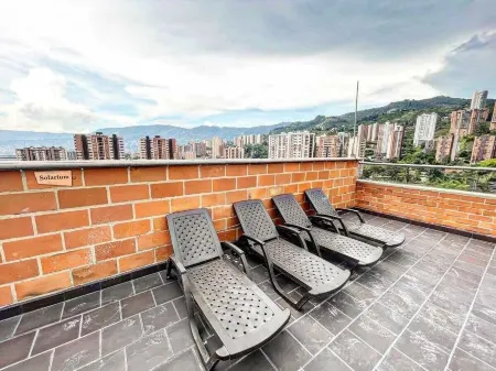 Lux Penthouse: By Medellín, Great Dining, Nightlife, Fast Wifi & Self Check-in