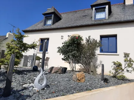 Family house 500 m from the sea Отели в г. Плуэзек