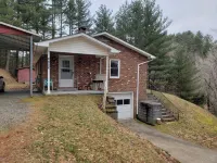 3 Bedroom Cabin, newly renovated. Hotels near Alliance Bible Fellowship