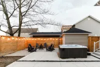 4 BR Beach Cottage: Hot Tub- Firepit-Table tennis Hotels near Wasaga 500 Go-Karts