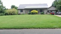 Songbird Haven, 3 min from town, & Pumpkinvine. Full house, 3 bedroom, 2 bath. Hotels in Newbury Township