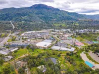 Walk to Dtwn! Dog-Friendly Oakhurst Gem w/ Yard Hotels in Oakhurst