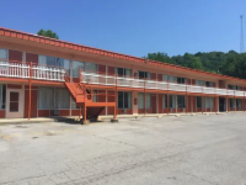 Daniel Boone Motor Inn Hotels in Pike County