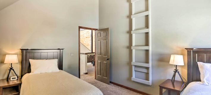 Spacious Fairplay Cabin w/ Views ~ 21 Mi to Breck! Hotels in Park County