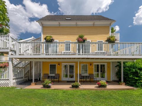 Admiral's Inn Resort