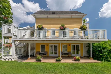 Admiral's Inn Resort