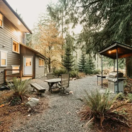 03Mbh -12-Bdrm - 3.5-Bath - Wifi - Pets Ok - Sleeps 26 12 Bedroom Home by RedAwning