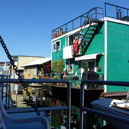 A Float Home B&B in Fisherman’s Wharf