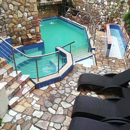 9 Queens Spa Hotel