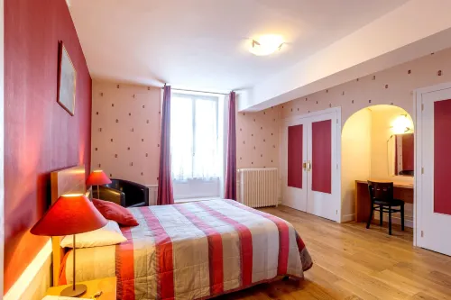 Logis Hôtel de la Poste Hotel di Montagny