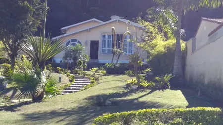 Pousada Valparaiso Отели рядом с достопримечательностью «Императорский музей в Петрополисе»