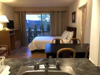 Holiday House Motel Hotels in Chemainus