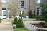 Hôtel Victor Hugo Hotels near Eglise Notre-Dame de Pontorson