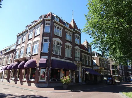 Augusta Hotel Отели в г. Velsen-Zuid