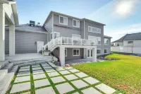Private Pool & Hot Tub: Luxe Unit Near Uta Train!