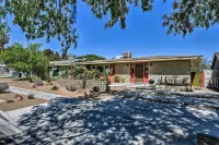 Vintage Las Vegas Oasis < 3 Mi to the Strip! - Bungalows
