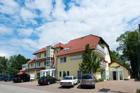 Spreewaldhotel Stephanshof Отели в г. Даме-Шпревальд