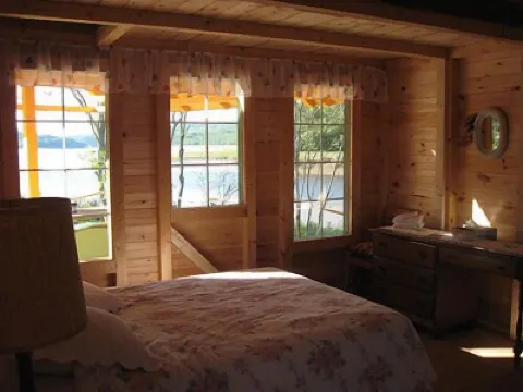Millyard Recreation Riverfront Cottages Hotel di 