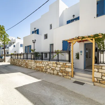 Ikaros Studios & Apartments