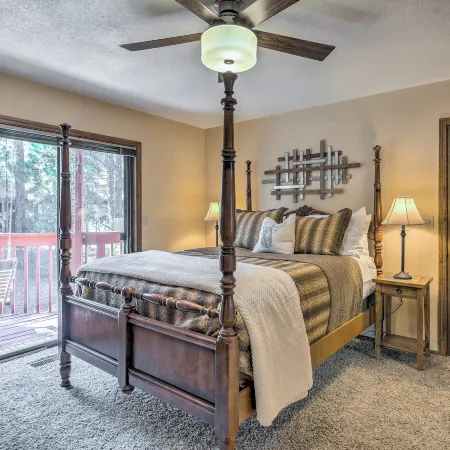 Wooded Retreat w/ Deck: 4 Mi to Downtown Flagstaff