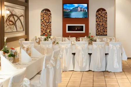 Hotel Hirsch Отели в г. Хессенек