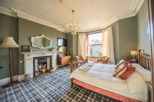 Compton Guest House Hotel di 