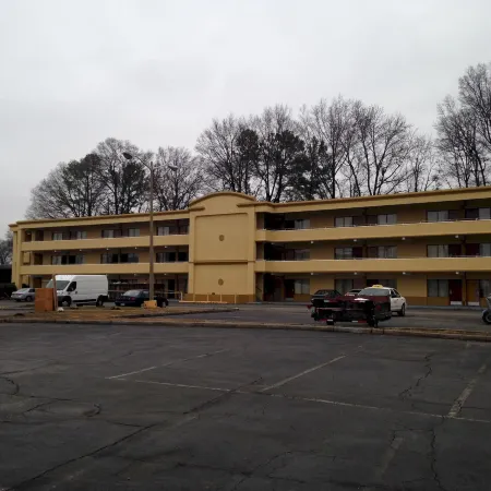 Diamond Inn & Suites