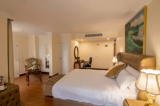 The Grand Palace Hotel