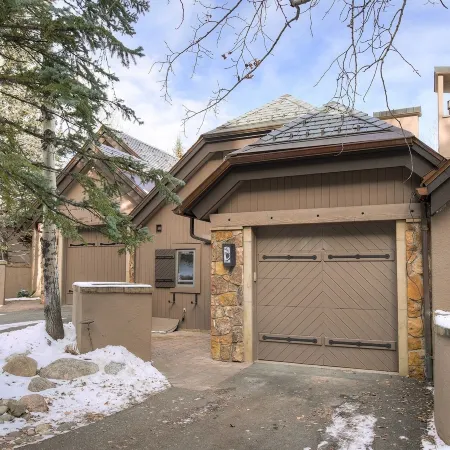 3Br Slopeside Beaver Creek Ski-in, Sleeps 10 3 Bedroom Townhouse by RedAwning