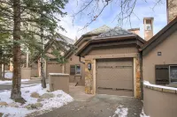 3Br Slopeside Beaver Creek  Ski-in, Sleeps 10 3 Bedroom Townhouse by RedAwning - 3-Star