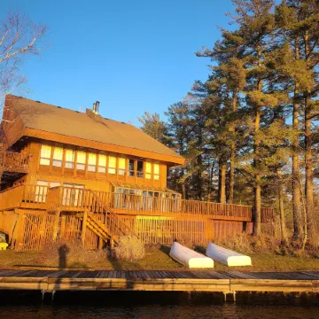 Westwind Inn on the Lake
