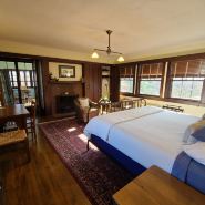 Four Mounds Inn