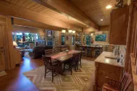 Smokey Joes 5 Bedroom Cabin by RedAwning - 2-Star