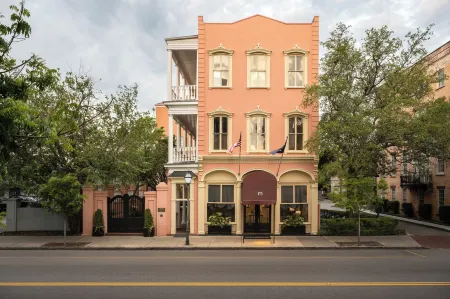 Meeting Street Inn Отели рядом с достопримечательностью «Historic Charleston Foundation»
