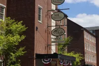 The Common Man Inn & Restaurant