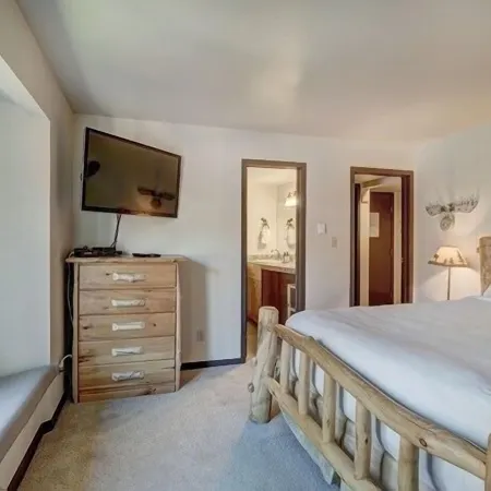 Updated 2Br Plus Loft Condo on Shuttle Route! Sleeps 8 & Kids Ski Free by Redawning
