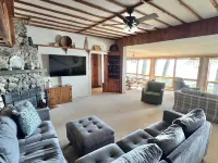 DOCKSIDE RETREAT LIMIT 14 home Hotels in Sebago