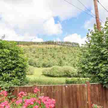 The Old Barn Hotel Exterior
