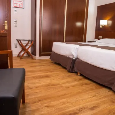 Ramon Berenguer IV Hotels near Lleida Pirineus Railway Station