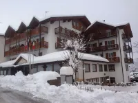 Albergo Olisamir Hotel a Cavedago